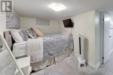 323 Lauder Avenue Toronto (oakwood Village) ON M6E 3H7