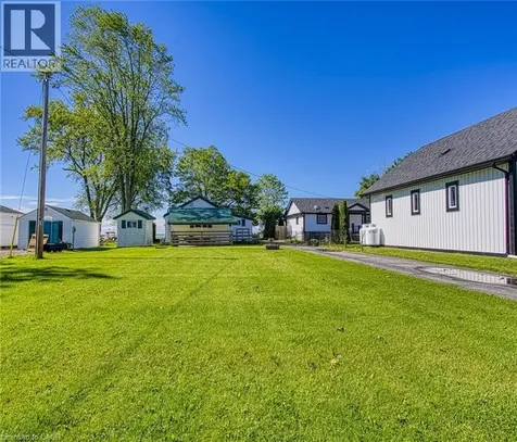 15 Horseshoe Bay Road Dunnville ON N1A 2W8