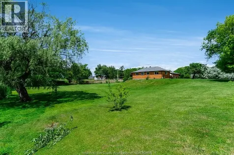1235 Gesto Sideroad Essex ON N8M 2X6