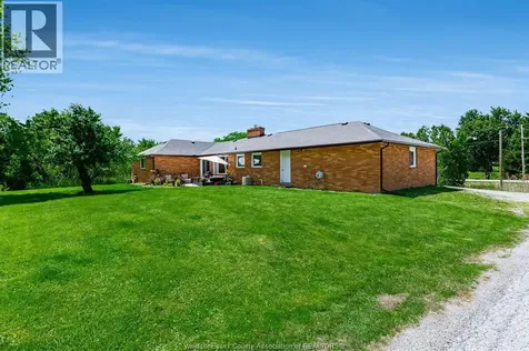 1235 Gesto Sideroad Essex ON N8M 2X6