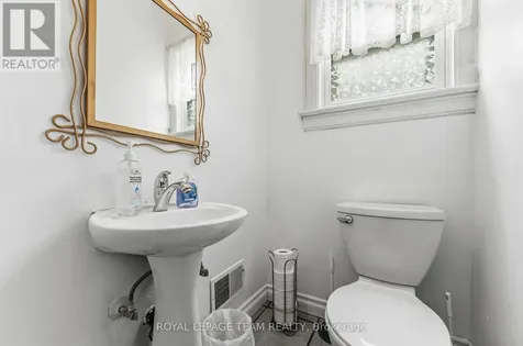 1272 Livingstone Avenue Ottawa ON K1H 7P8