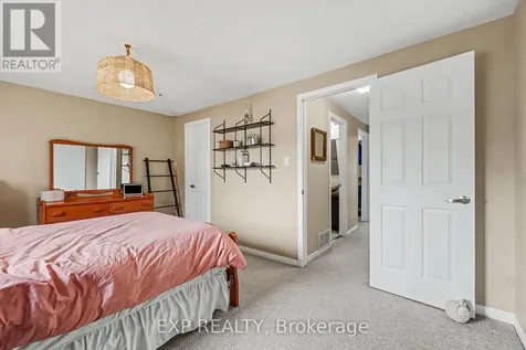 2030 Kelden Crescent Ottawa ON K1B 4X9