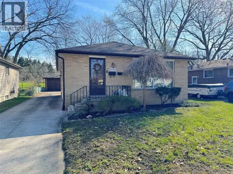 1595 Sun Valley Windsor ON N9C 3R1