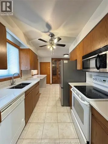 1595 Sun Valley Windsor ON N9C 3R1