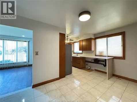 1595 Sun Valley Windsor ON N9C 3R1