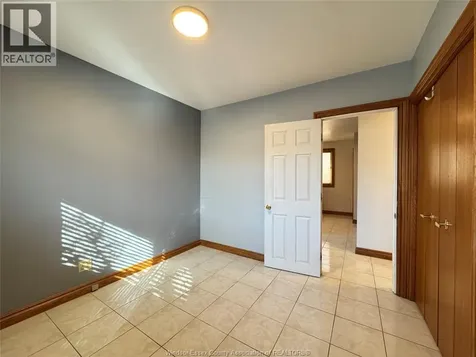 1595 Sun Valley Windsor ON N9C 3R1