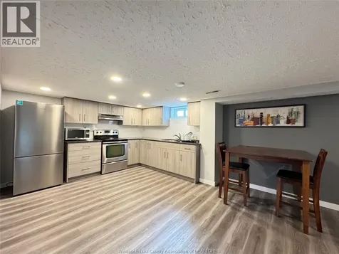 1595 Sun Valley Windsor ON N9C 3R1