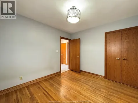 1595 Sun Valley Windsor ON N9C 3R1