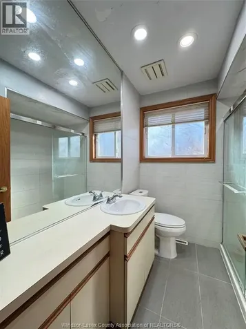 1595 Sun Valley Windsor ON N9C 3R1