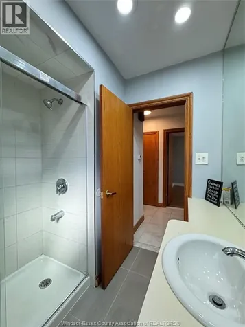 1595 Sun Valley Windsor ON N9C 3R1