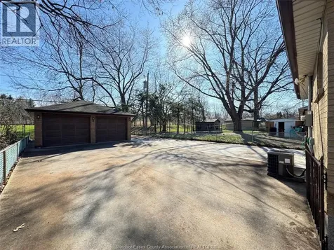 1595 Sun Valley Windsor ON N9C 3R1