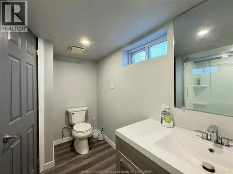 1595 Sun Valley Windsor ON N9C 3R1