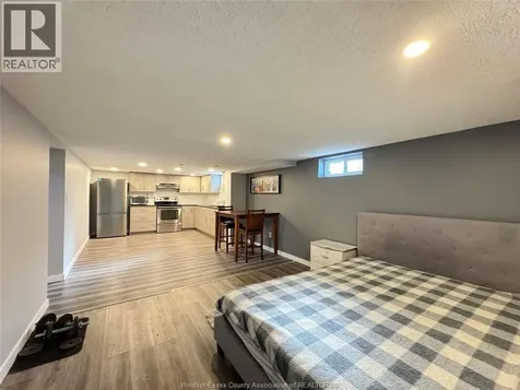 1595 Sun Valley Windsor ON N9C 3R1