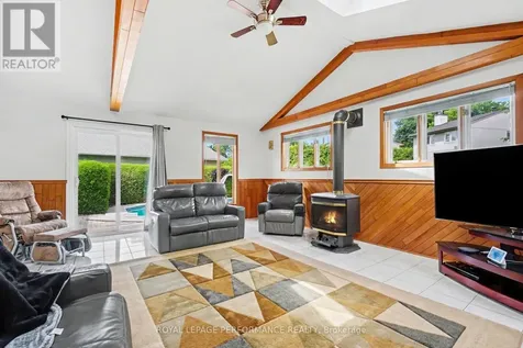 1599 Maxime Street Ottawa ON K1B 3K9