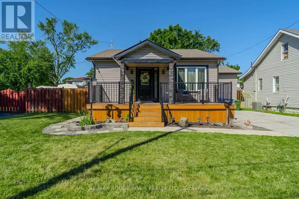 1721 S Cameron Blvd Boulevard Windsor ON N9B 3C9