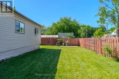 1721 S Cameron Blvd Boulevard Windsor ON N9B 3C9