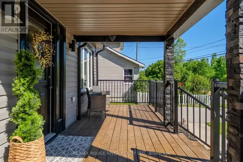 1721 S Cameron Blvd Boulevard Windsor ON N9B 3C9