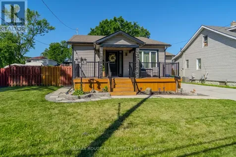 1721 S Cameron Blvd Boulevard Windsor ON N9B 3C9