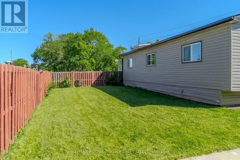 1721 S Cameron Blvd Boulevard Windsor ON N9B 3C9