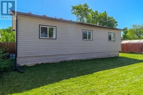 1721 S Cameron Blvd Boulevard Windsor ON N9B 3C9
