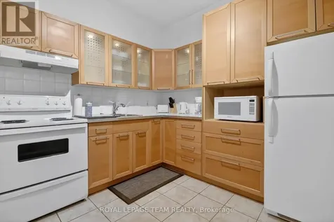 64 Delaware Avenue Ottawa ON K2P 0Z3