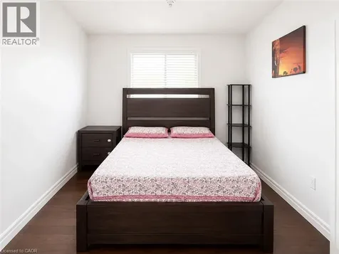 212 Colton Circle Kitchener ON N2A 4K2