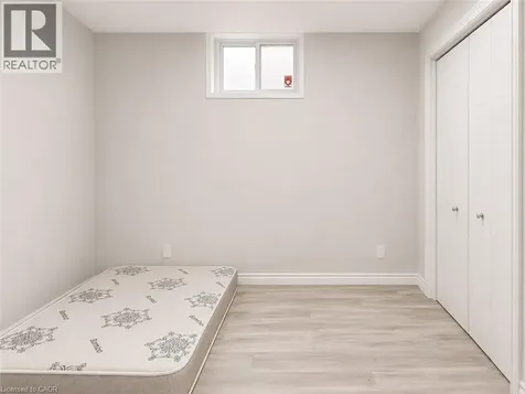 212 Colton Circle Kitchener ON N2A 4K2