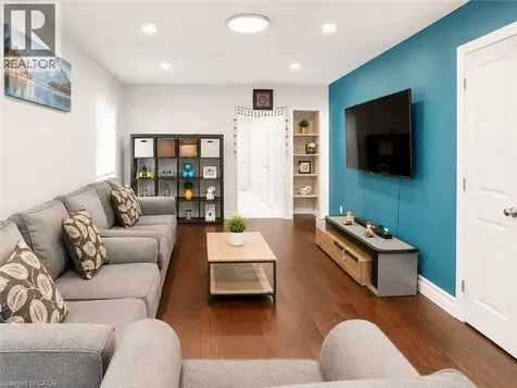 212 Colton Circle Kitchener ON N2A 4K2