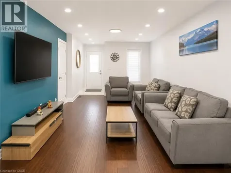 212 Colton Circle Kitchener ON N2A 4K2