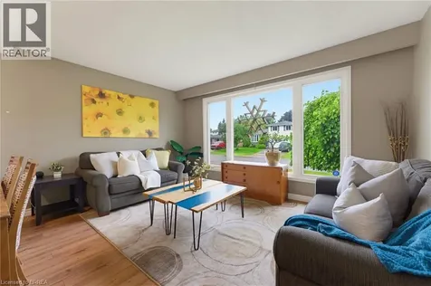 9 Larkspur Lane Paris ON N3L 3P2