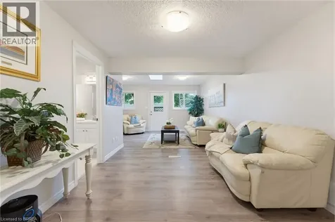 9 Larkspur Lane Paris ON N3L 3P2