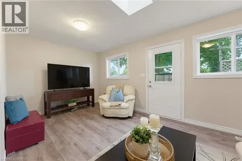 9 Larkspur Lane Paris ON N3L 3P2