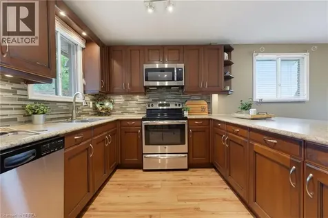 9 Larkspur Lane Paris ON N3L 3P2