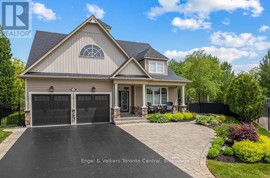 42 Silver Crescent Collingwood ON L9Y 0E9