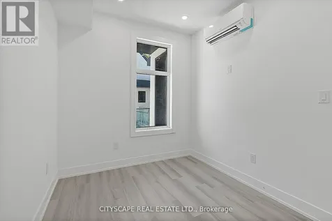 587 Oakwood Avenue Toronto (oakwood Village) ON M6E 2X8