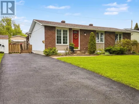 1497 Blackheath Street Ottawa ON K1E 1K6