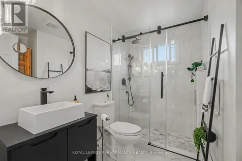 1497 Blackheath Street Ottawa ON K1E 1K6