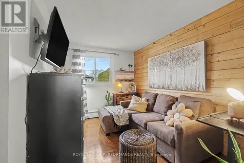 1497 Blackheath Street Ottawa ON K1E 1K6