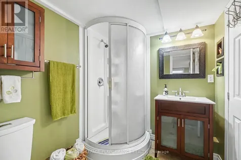 1497 Blackheath Street Ottawa ON K1E 1K6