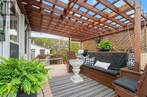 1497 Blackheath Street Ottawa ON K1E 1K6