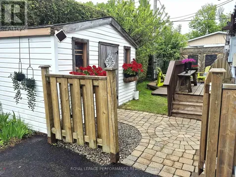 1497 Blackheath Street Ottawa ON K1E 1K6