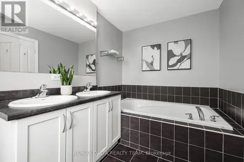 616 Spikemoss Place Ottawa ON K4A 0C9