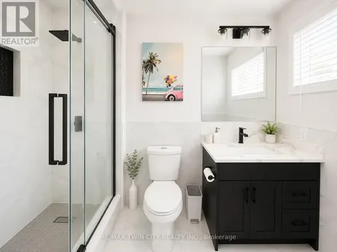 212 Colton Circle Kitchener ON N2A 4K2