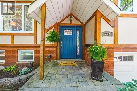 742 Francis Road Burlington ON L7T 4A3