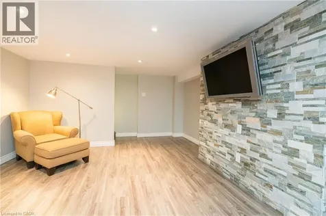26 Winding Woods Crescent London ON N6G 3G5