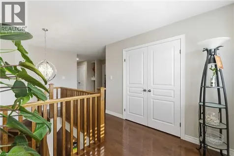 212 Chartwell Circle Hamilton ON L9A 0B6