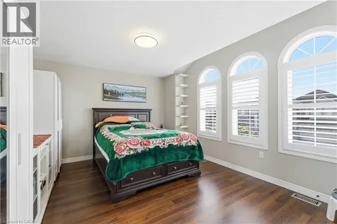 212 Chartwell Circle Hamilton ON L9A 0B6
