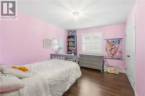 212 Chartwell Circle Hamilton ON L9A 0B6