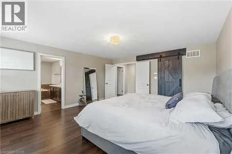 212 Chartwell Circle Hamilton ON L9A 0B6