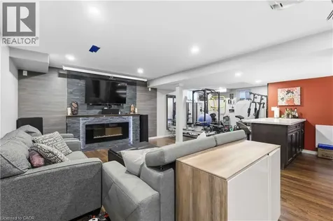 212 Chartwell Circle Hamilton ON L9A 0B6
